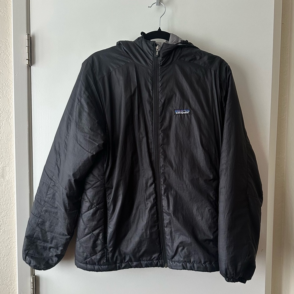 Patagonia black hoodie jacket slightly puffy water resistant